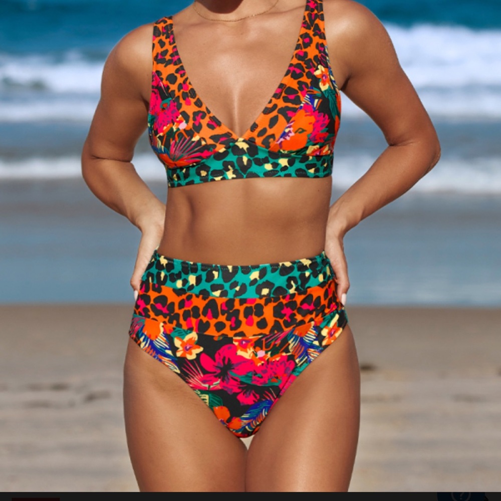 Popvil V Neck Leopard Printed High Waist bikini set. NEW. WORN ONCE.